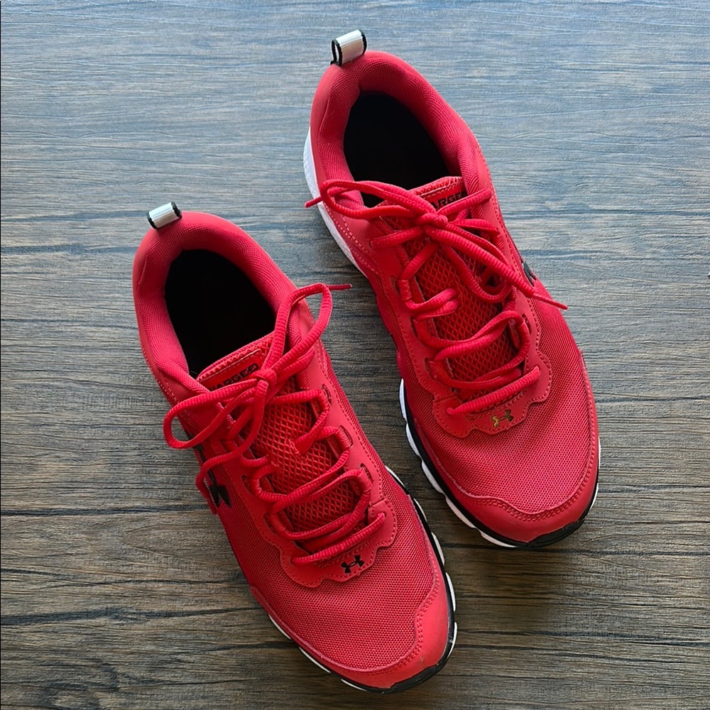 UNDER ARMOUR MEN’S CHARGED ASSERT RUNNING SHOES
